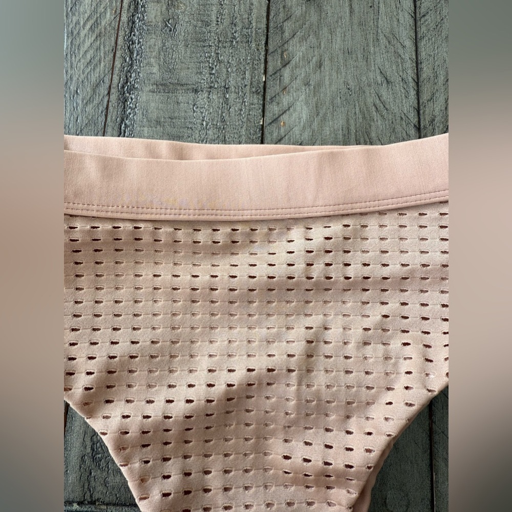 BNWT Kira Swimwear Perforated Bikini, size medium. - Picture 6 of 13